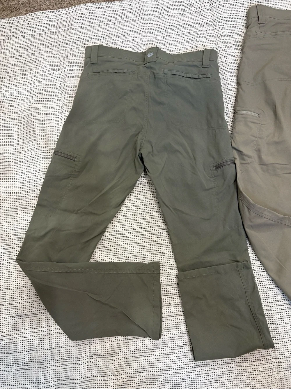 Wrangler Men's Casual Pants in Olive and Khaki